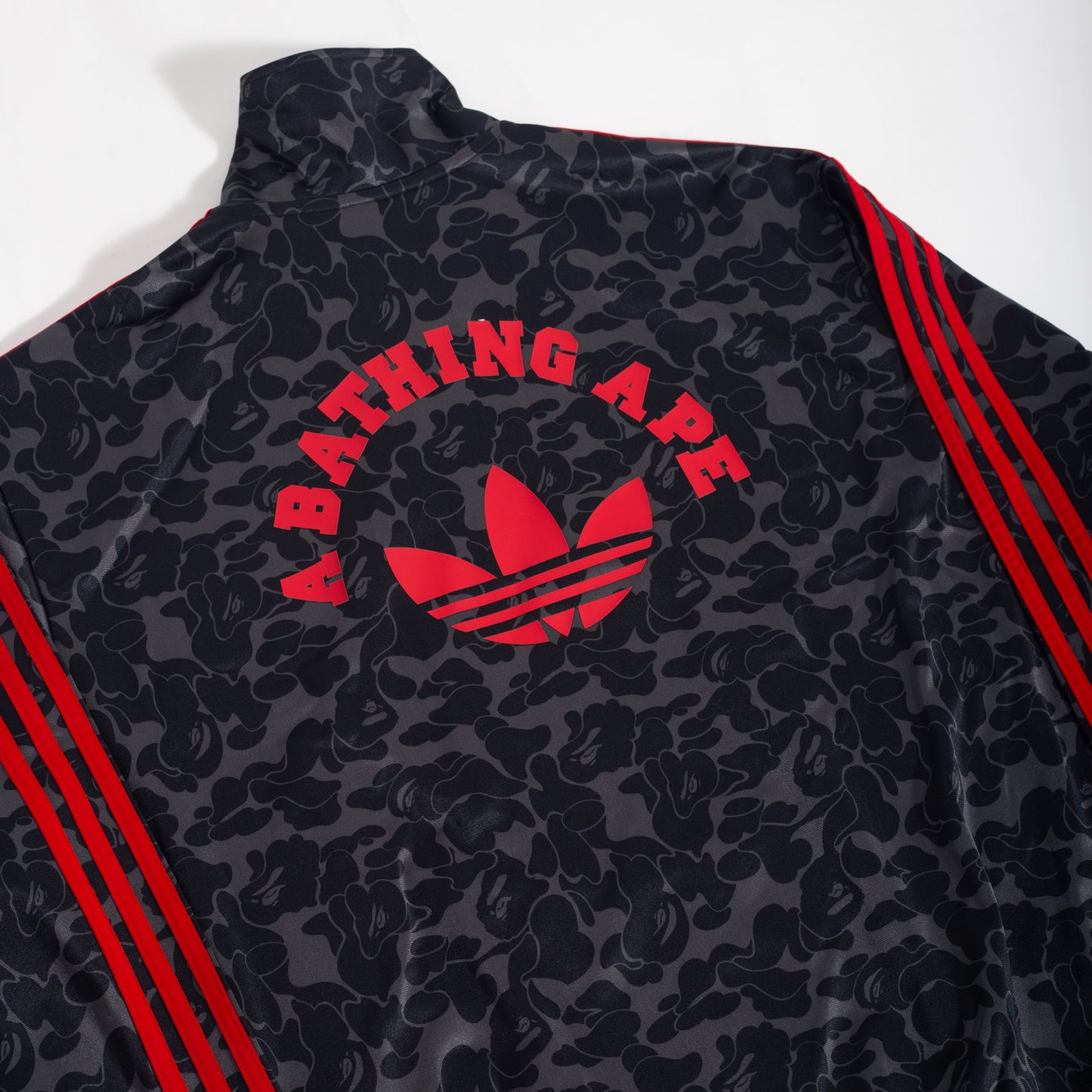 Jaqueta Adidas x BAPE Track