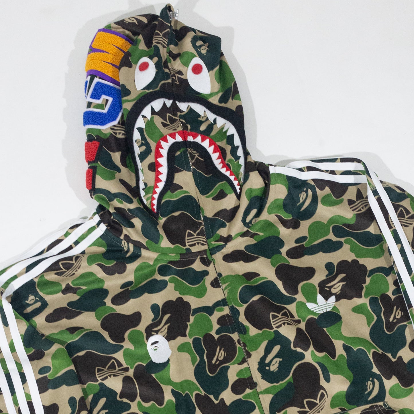 Jaqueta BAPE x Adidas Shark