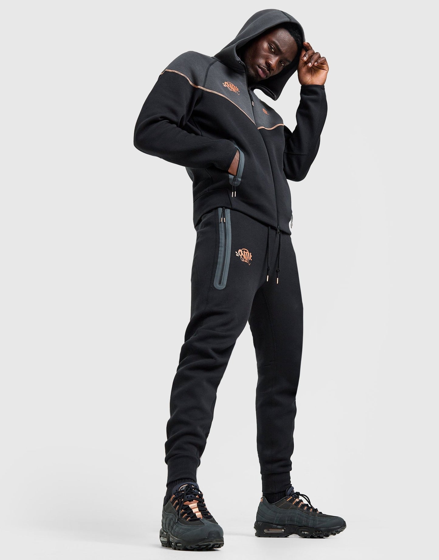 Conjunto Nike x Syna Tech Fleece