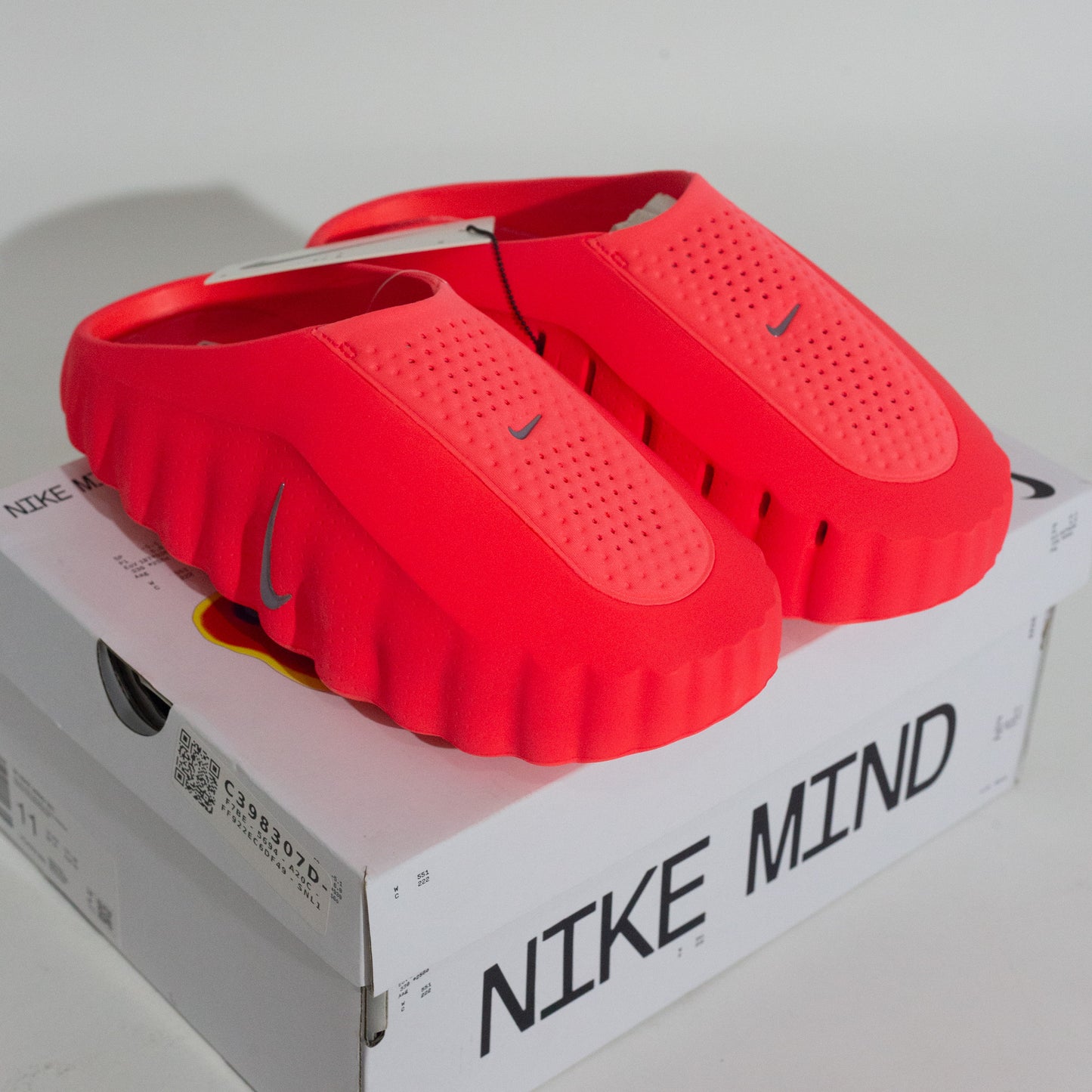 Nike Mind 001 Slide Solar Red