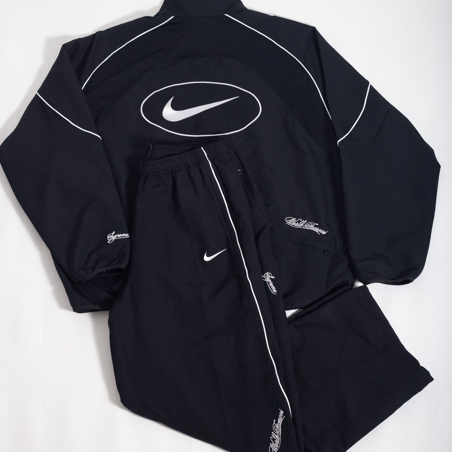 Jaqueta Nike x Supreme