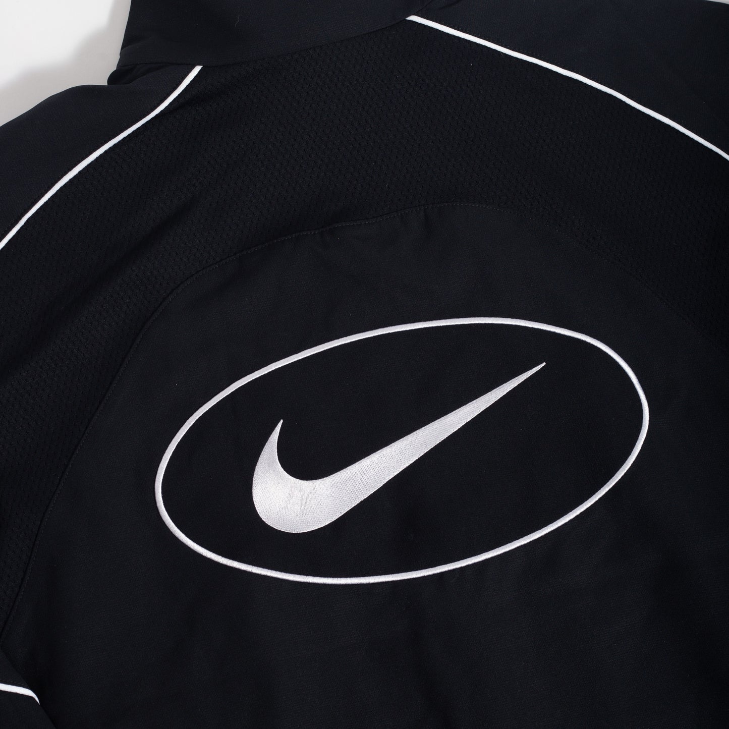 Jaqueta Nike x Supreme