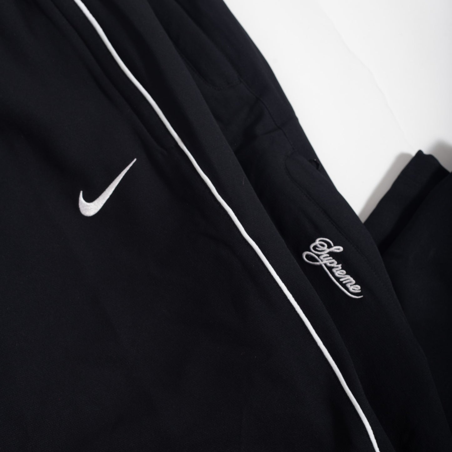 Calça Nike x Supreme