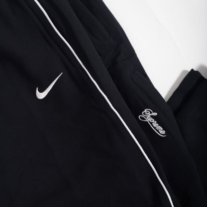 Calça Nike x Supreme