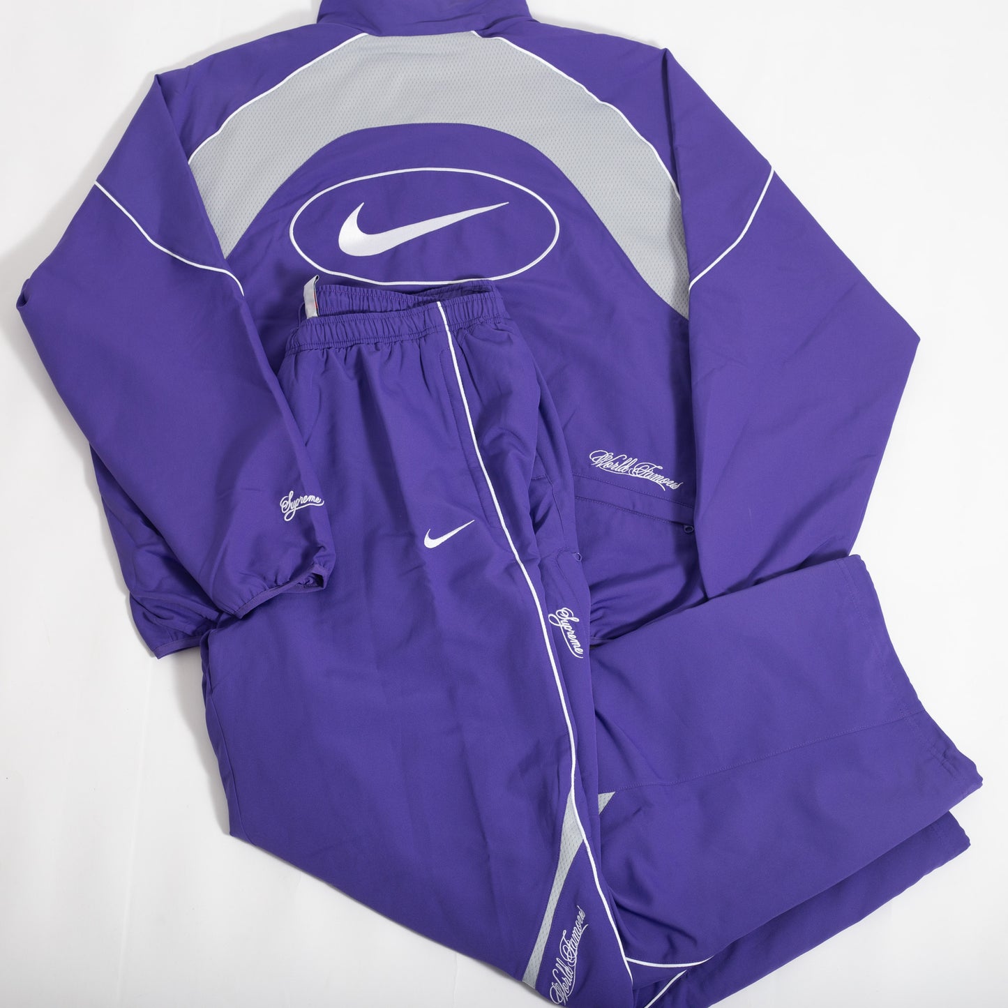 Jaqueta Nike x Supreme
