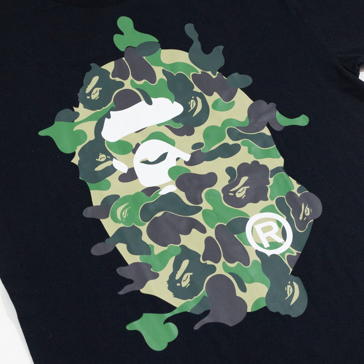 Camiseta BAPE Head ABC Camo Rubuild Preta e Verde