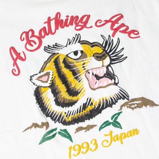 Camiseta BAPE Embroidery Style Souvenir Branca