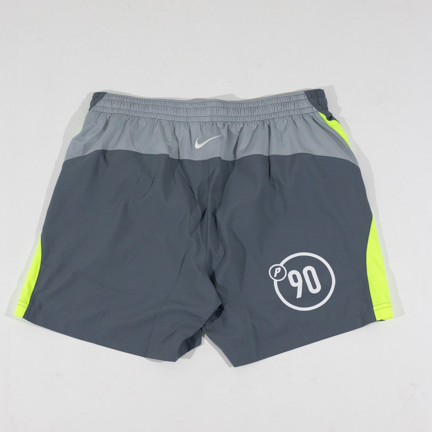 Bermuda Palace Skateboards x Nike - Total 90 ‘P90’ cinza