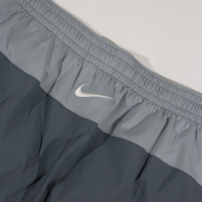 Bermuda Palace Skateboards x Nike - Total 90 ‘P90’ cinza