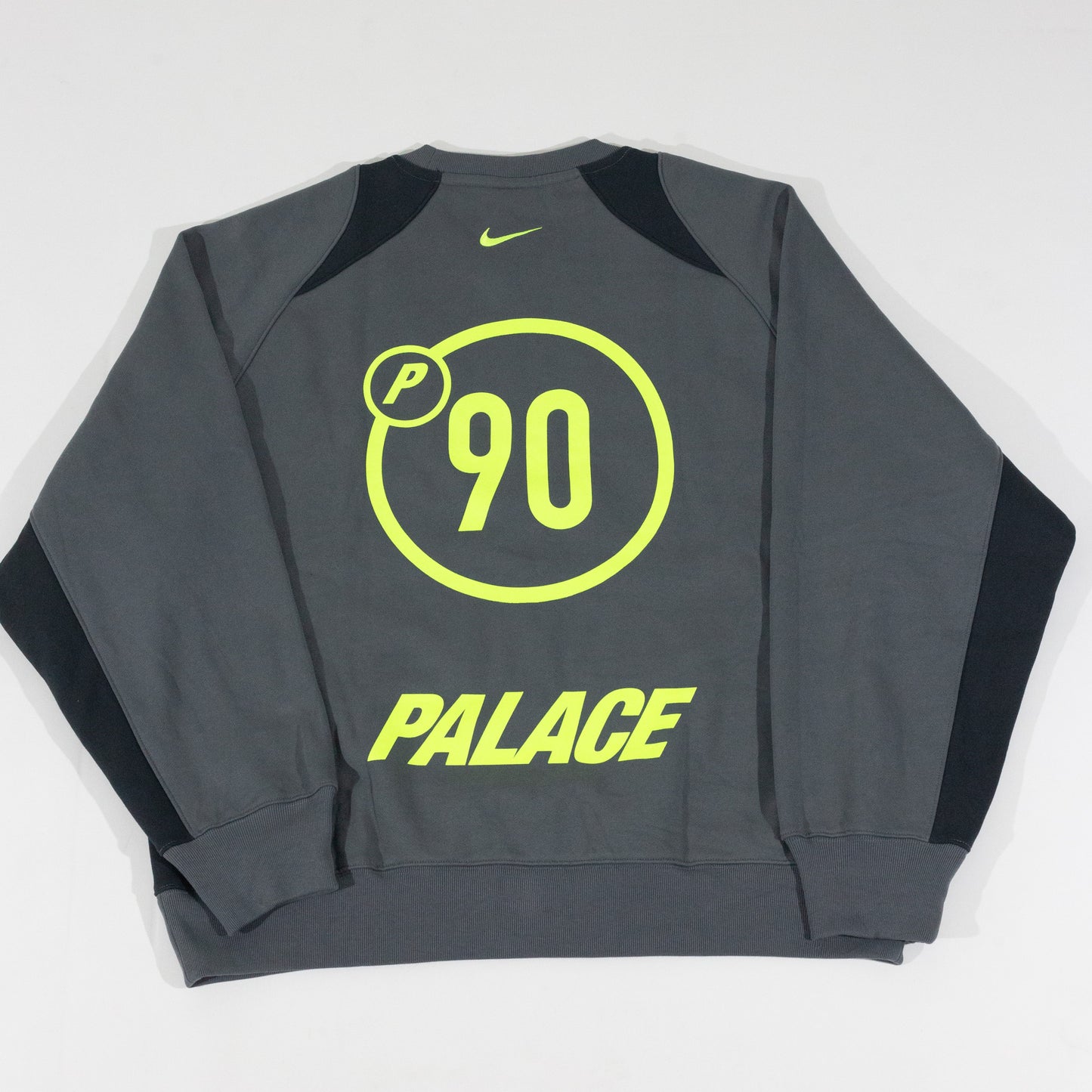 Crewneck Palace Skateboards x Nike - Total 90 ‘P90’ Cinza