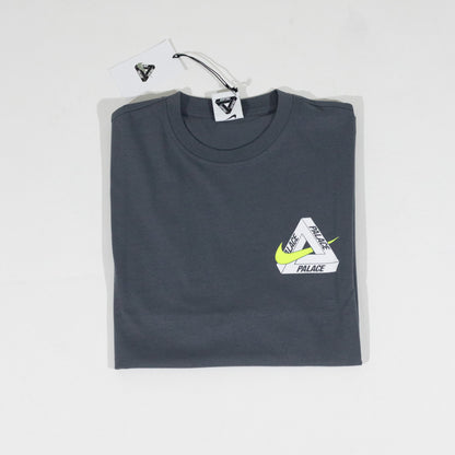 Camiseta Palace Skateboards x Nike Charcoal