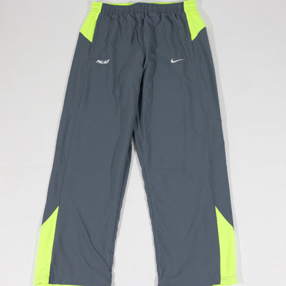 Conjunto Palace Skateboards x Nike - Total 90 ‘P90’ cinza