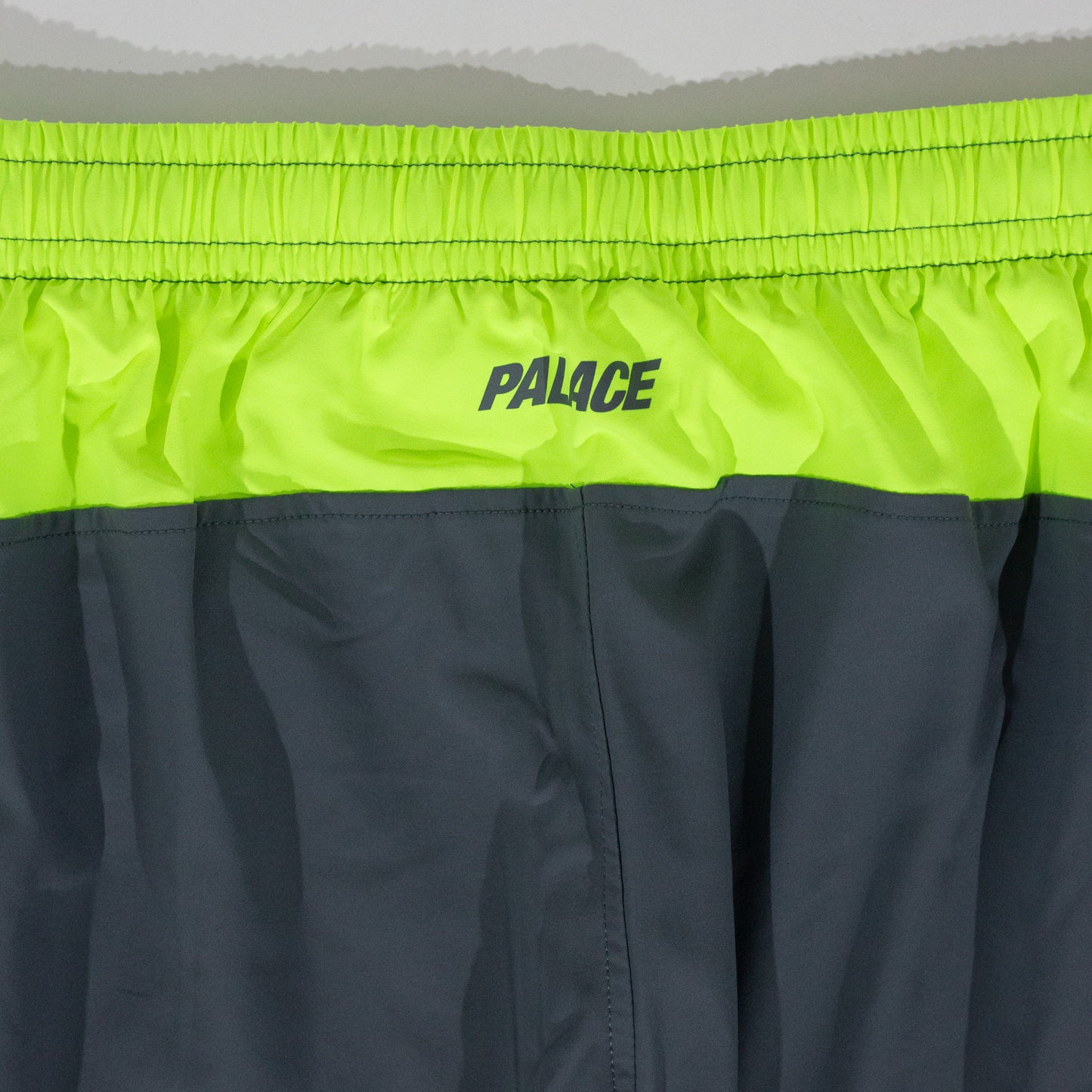 Conjunto Palace Skateboards x Nike - Total 90 ‘P90’ cinza