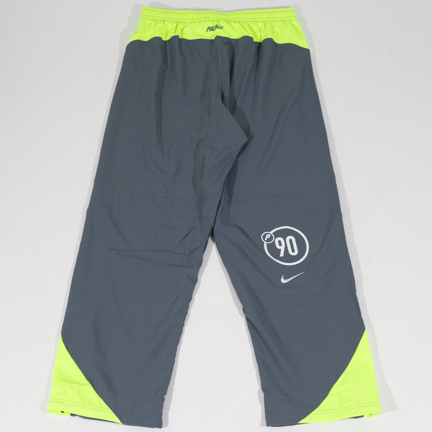 Conjunto Palace Skateboards x Nike - Total 90 ‘P90’ cinza