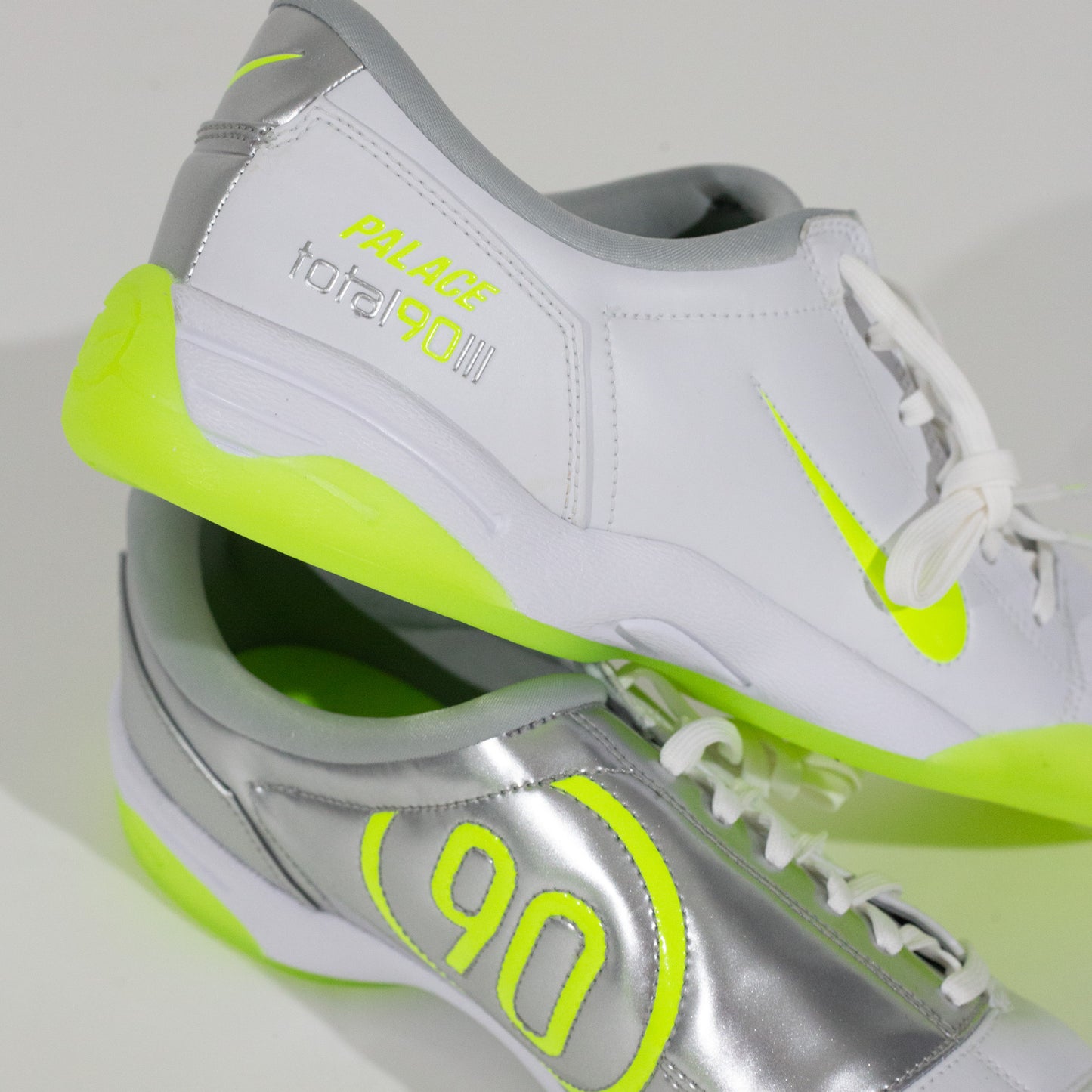 Chuteira Total 90 classic Palace Skateboards x Nike - Total 90 ‘P90’