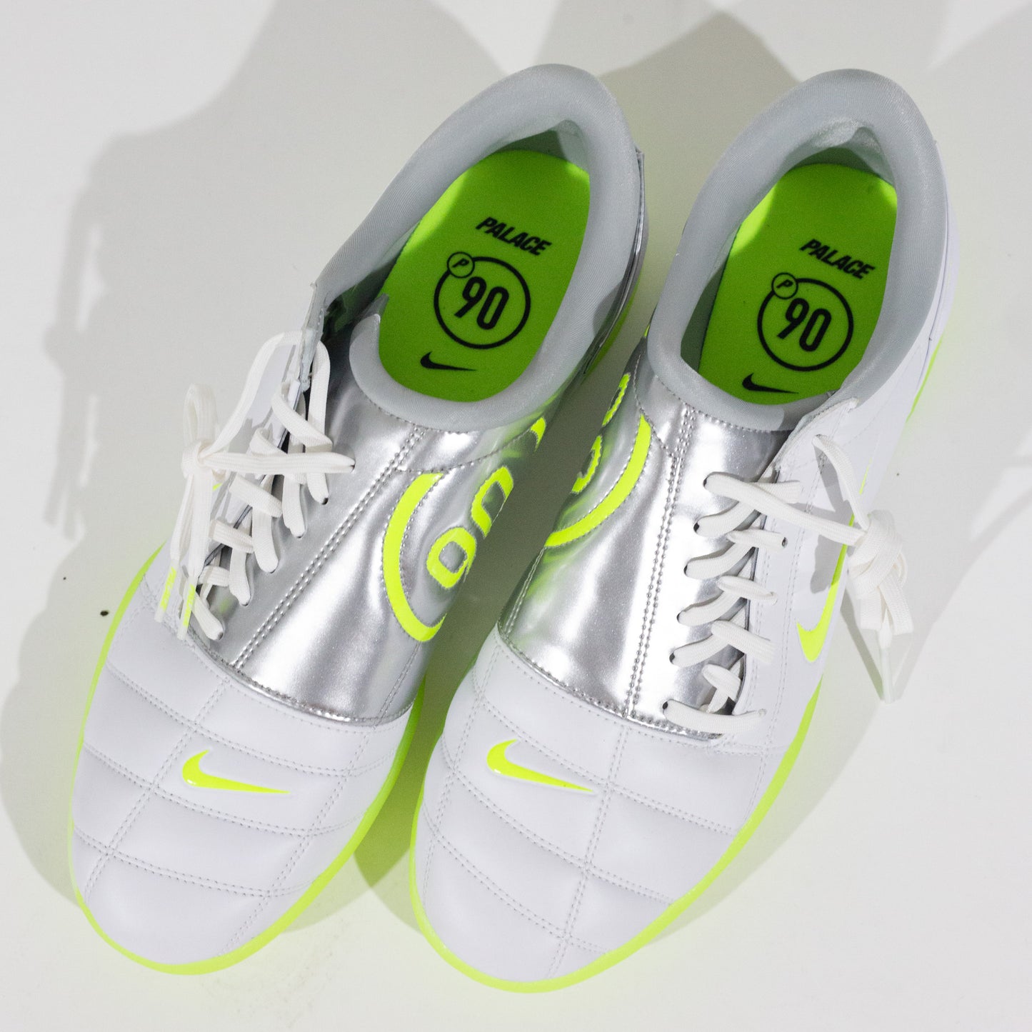 Chuteira Total 90 classic Palace Skateboards x Nike - Total 90 ‘P90’