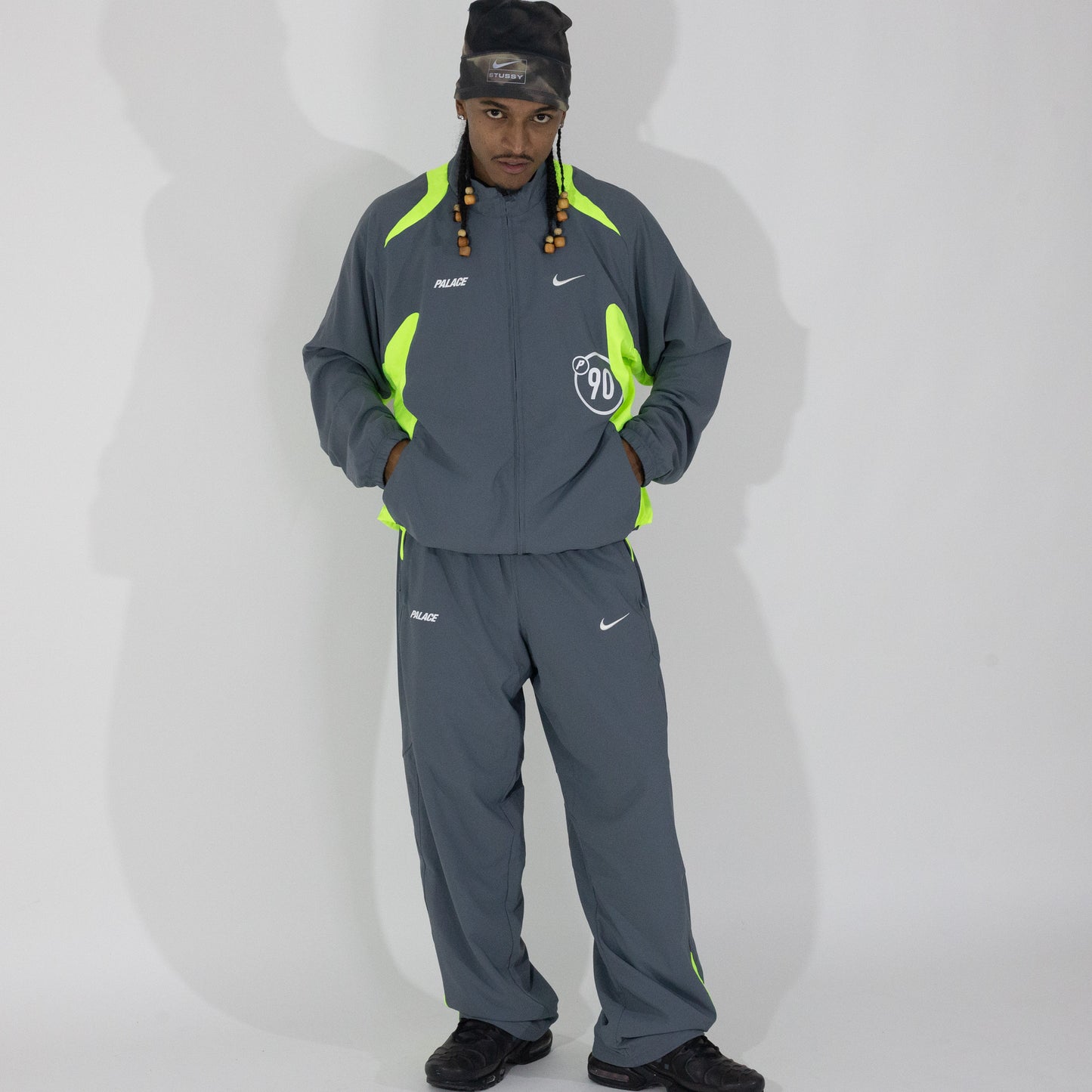 Conjunto Palace Skateboards x Nike - Total 90 ‘P90’ cinza