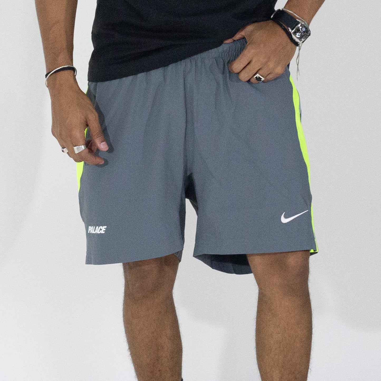 Bermuda Palace Skateboards x Nike - Total 90 ‘P90’ cinza