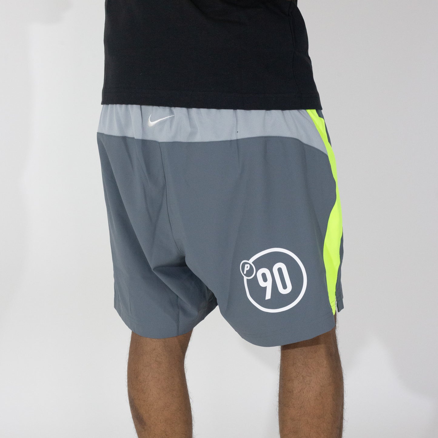 Bermuda Palace Skateboards x Nike - Total 90 ‘P90’ cinza