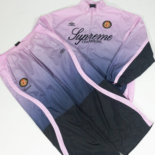 Conjunto Supreme x Umbro Track Gradient Rosa