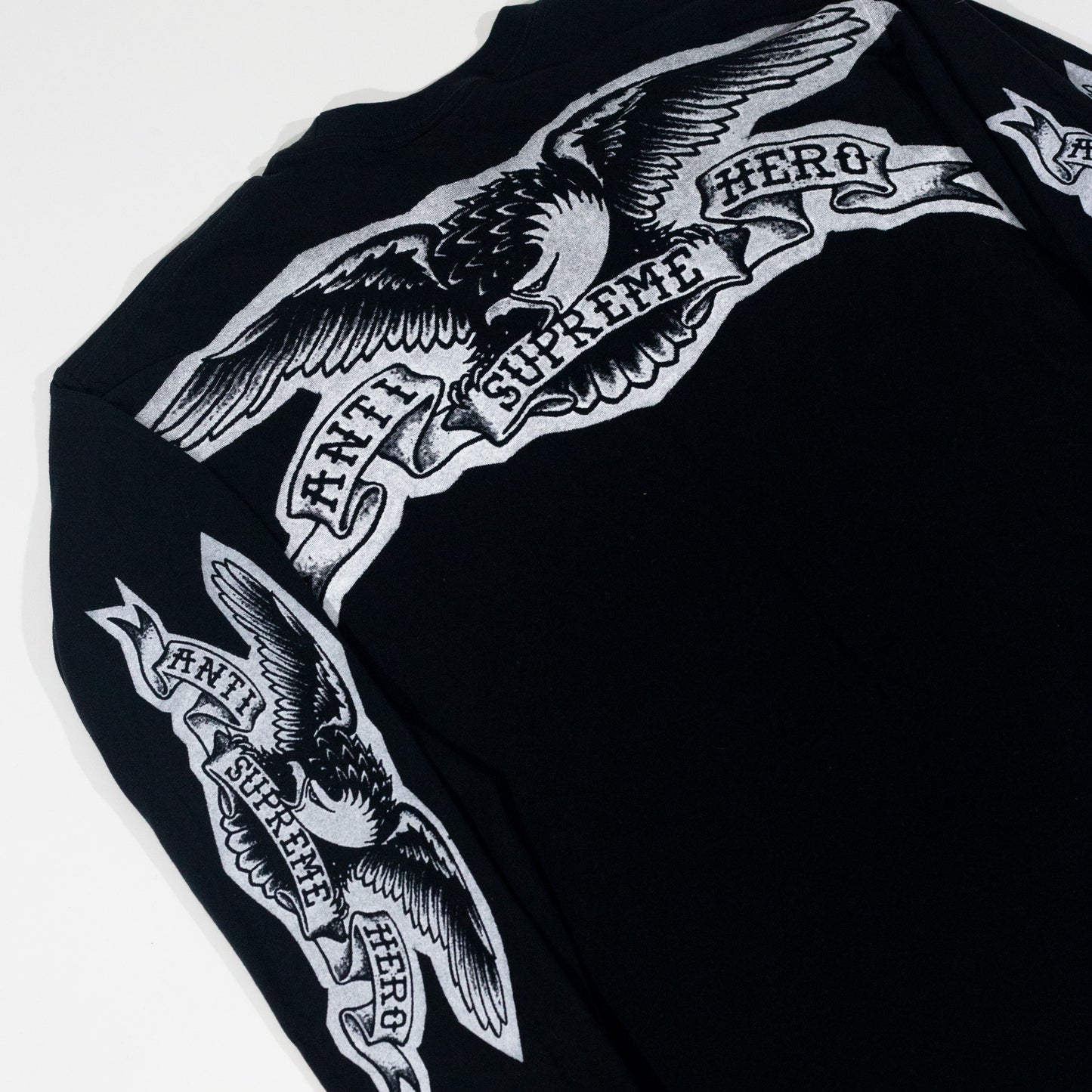 Camiseta Supreme x Anti Hero Manga Longa