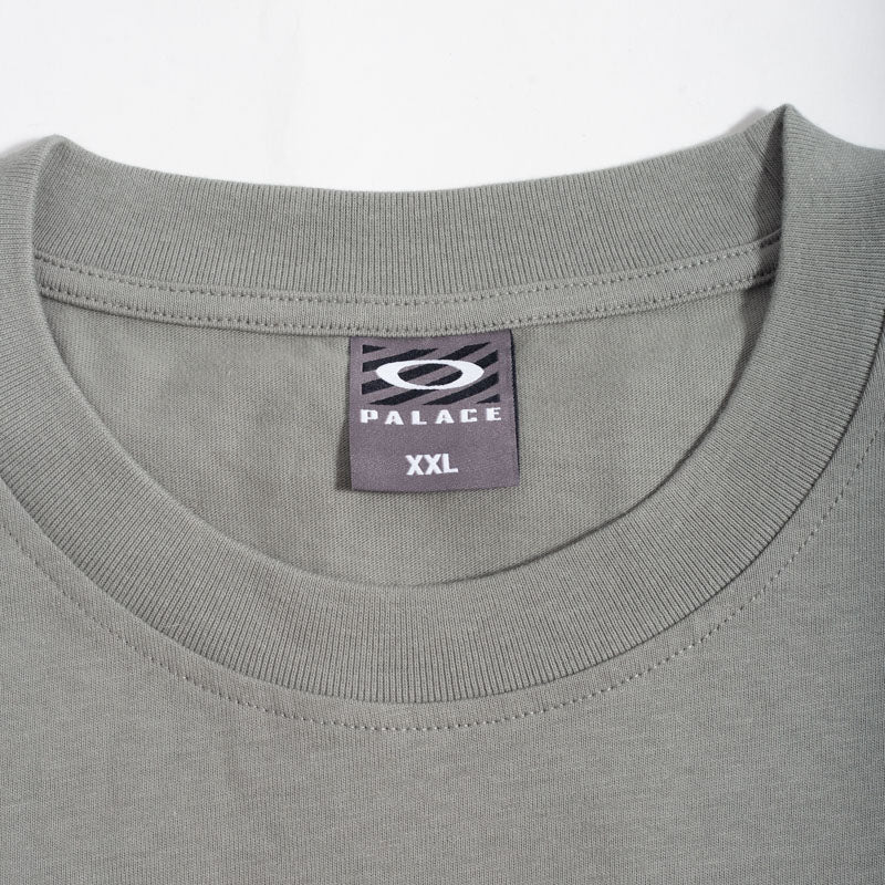 Camiseta Palace x Oakley Cinza