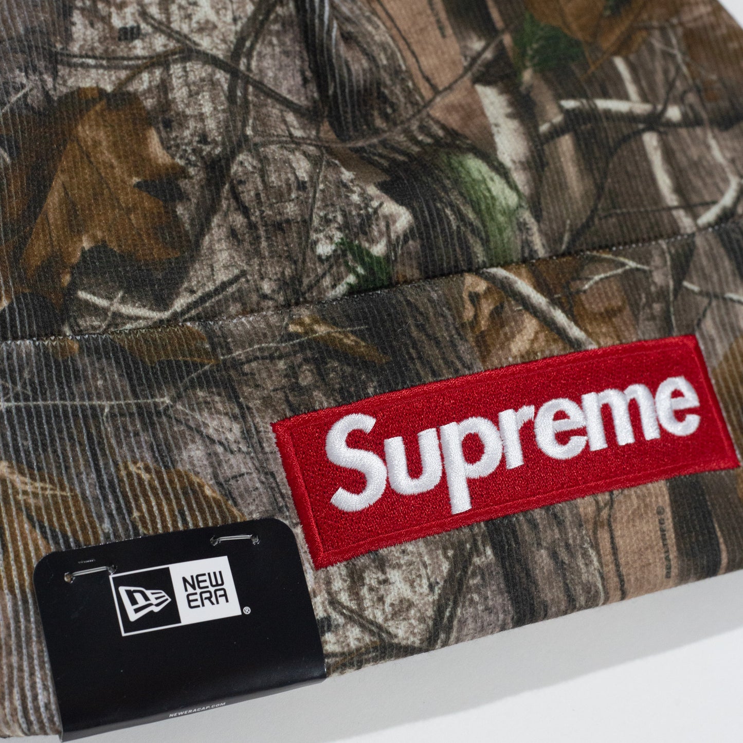 Touca Supreme Box Logo x New Era Camo