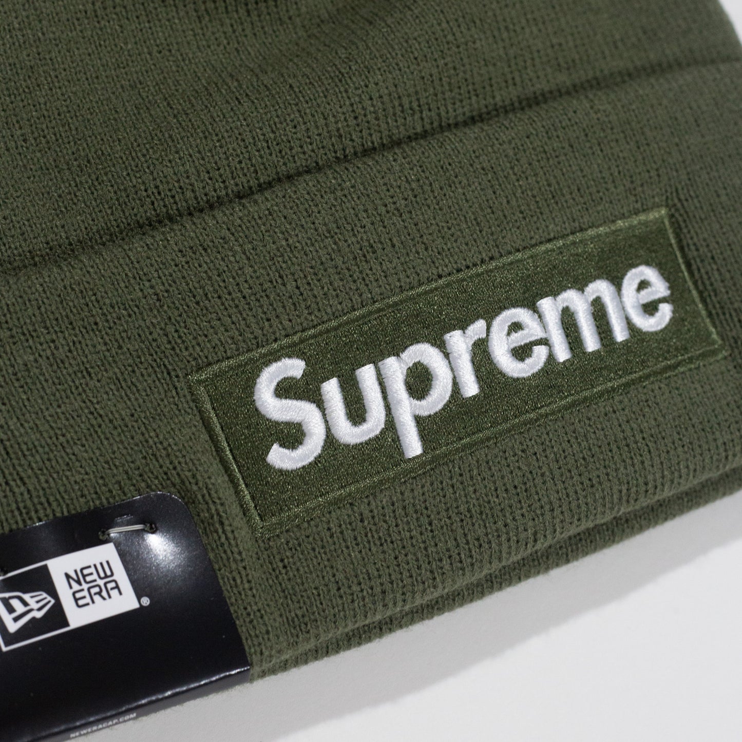 Touca Supreme Box Logo x New Era Olive