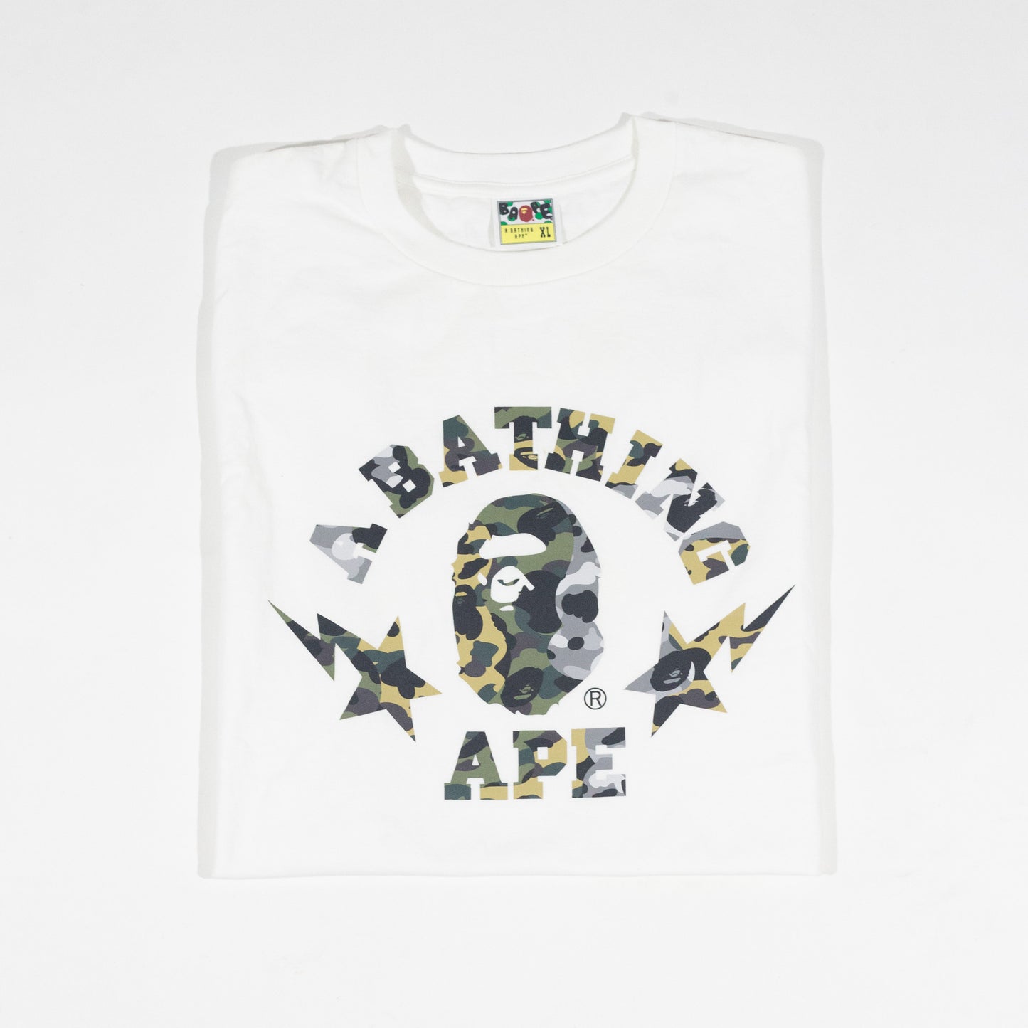 Camiseta BAPE 1st Camo Crazy Sta College Branca Tricamo