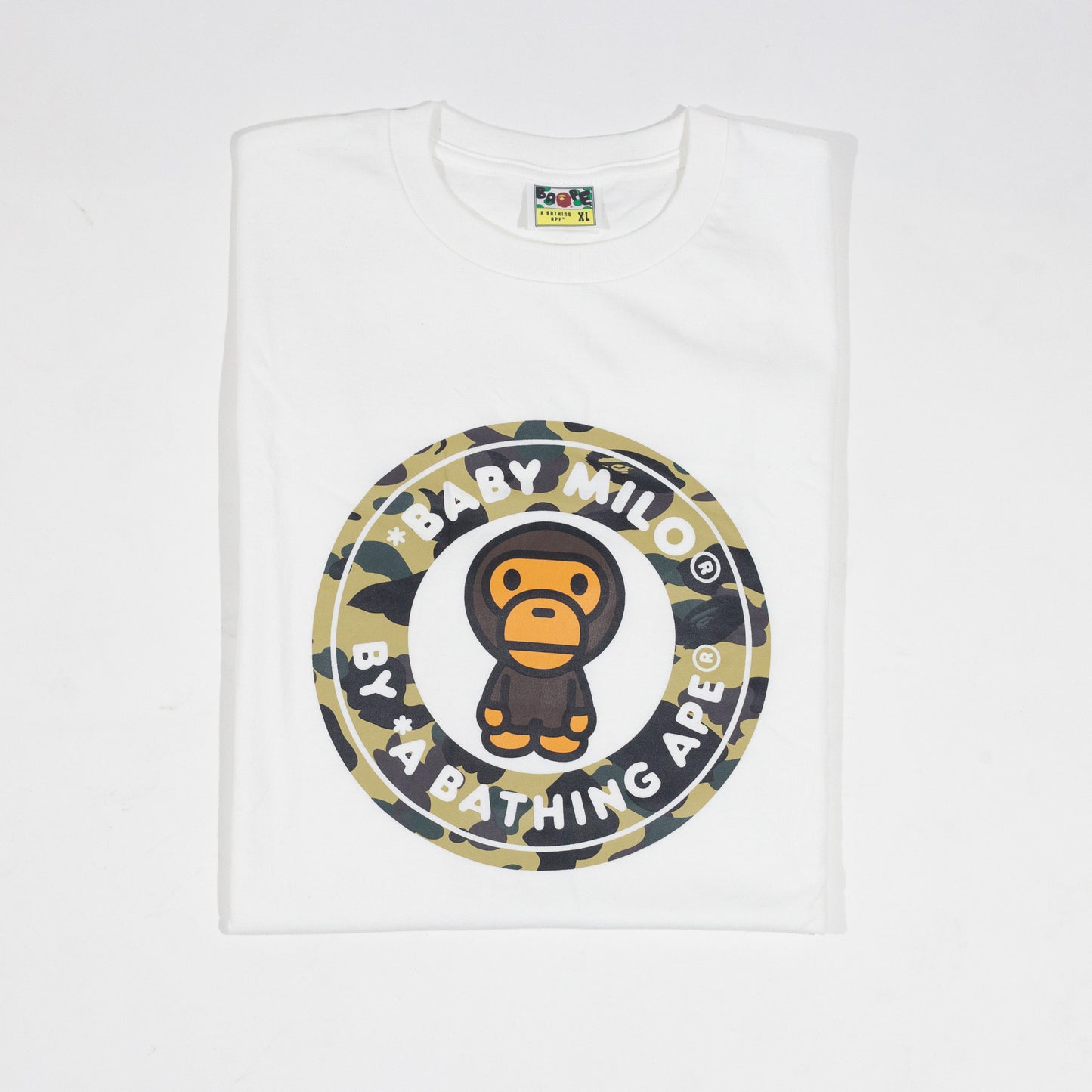 Camiseta BAPE Camoilo Busy Works Branca e Amarelo
