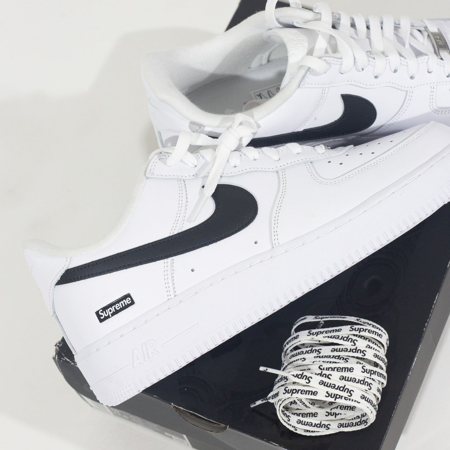 Nike Air Force x Supreme Branco