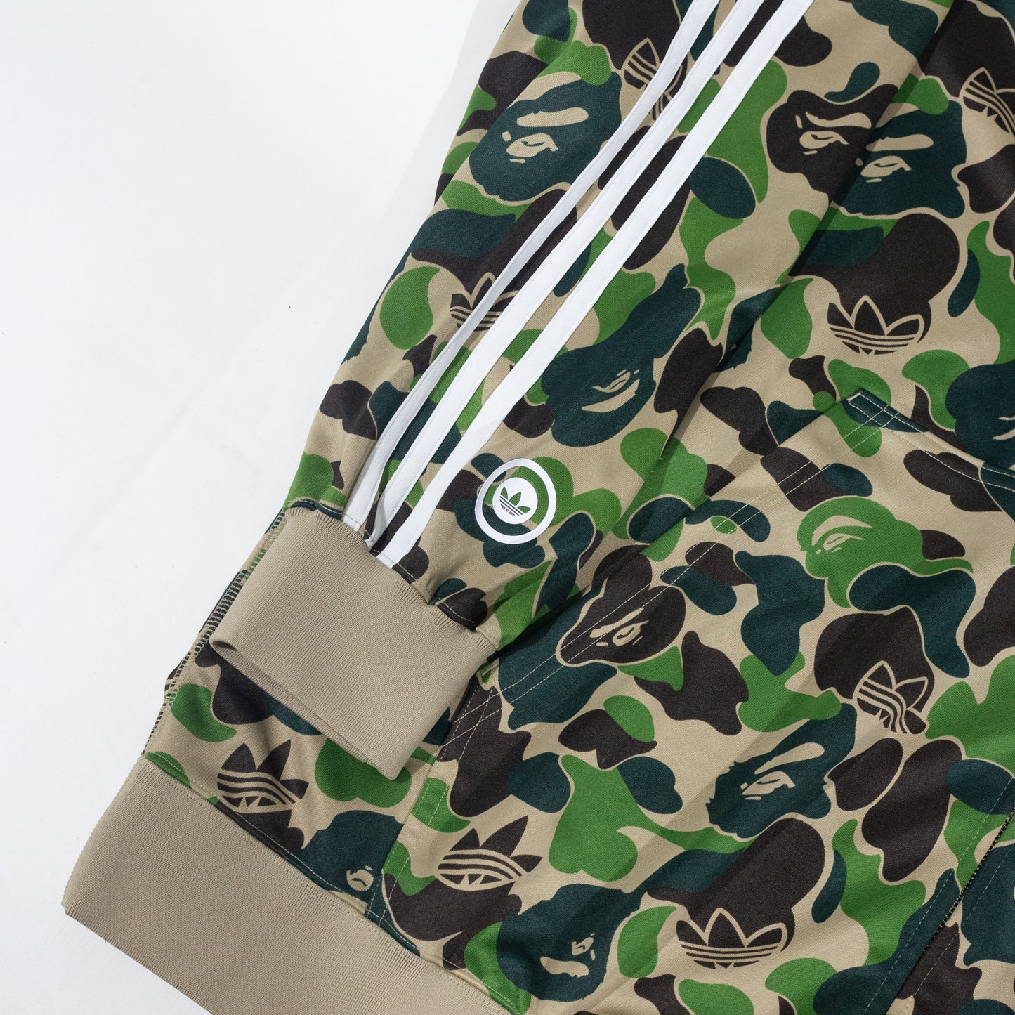 Jaqueta BAPE x Adidas Shark