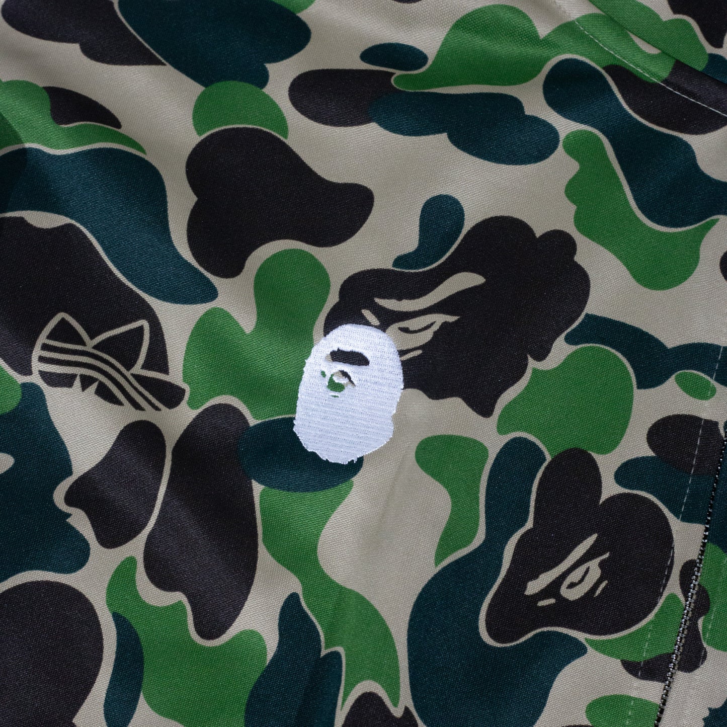 Jaqueta BAPE x Adidas Shark