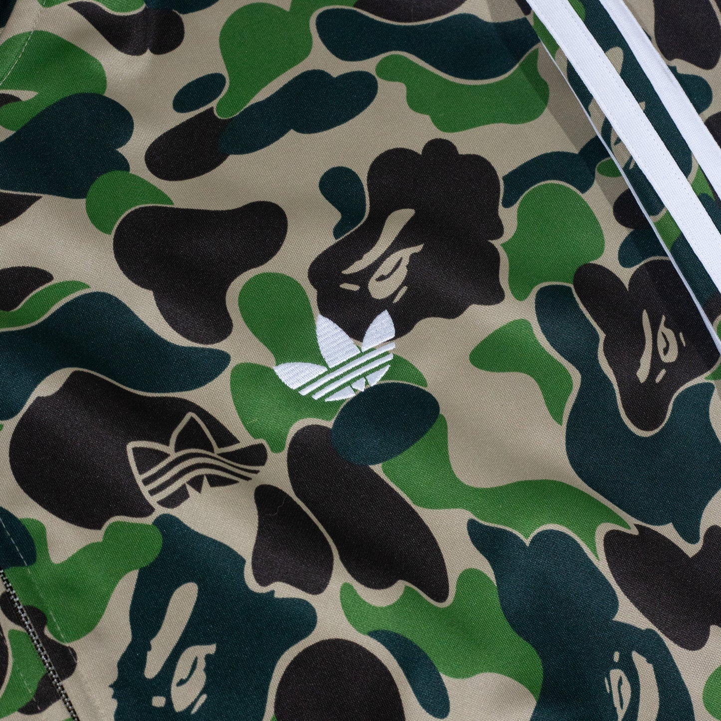 Jaqueta BAPE x Adidas Shark
