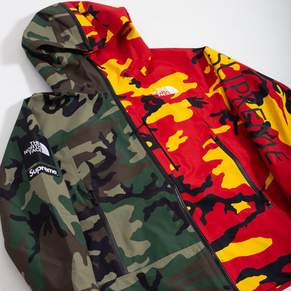 Jaqueta Corta Vento Supreme x The North Face Camo