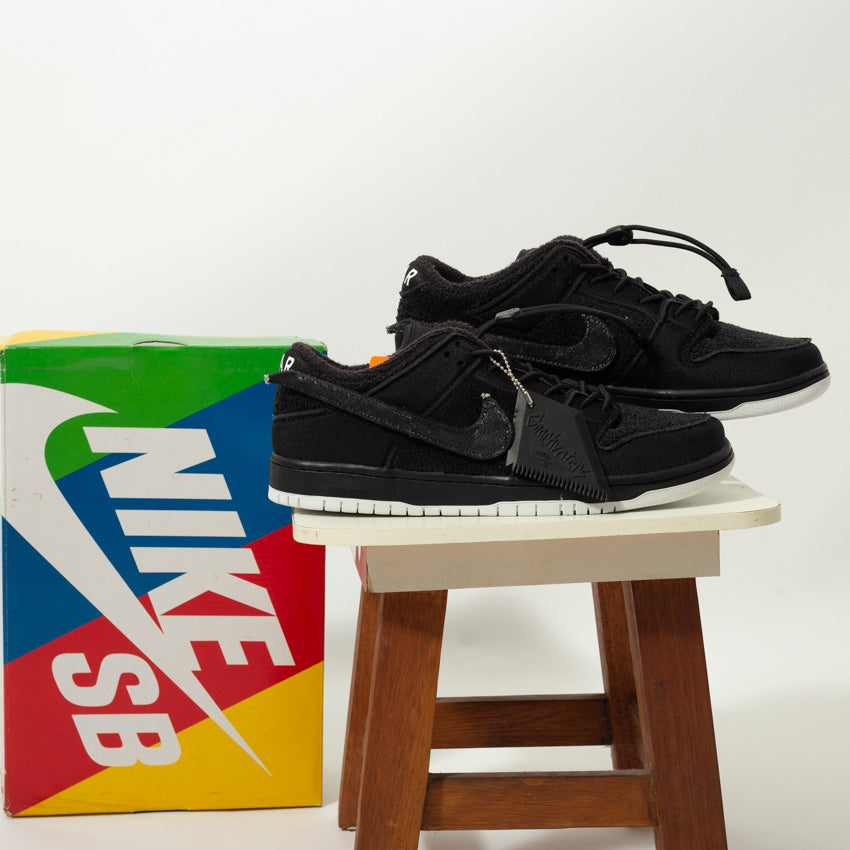 靴 Nike SB Dunk Low Gnarkill / Gnarhunters NIKE GNARHUNTERS X DUNK LOW SB ' BLACK ' - Os melhores sneakers
